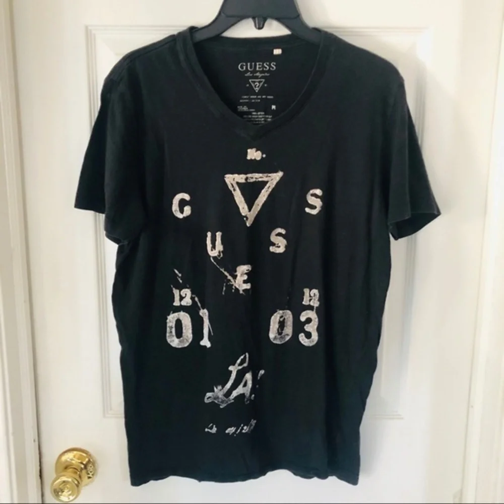 GUESS black V neck guess L.A graphic cotton shirt size medium - Picture 1 of 4
